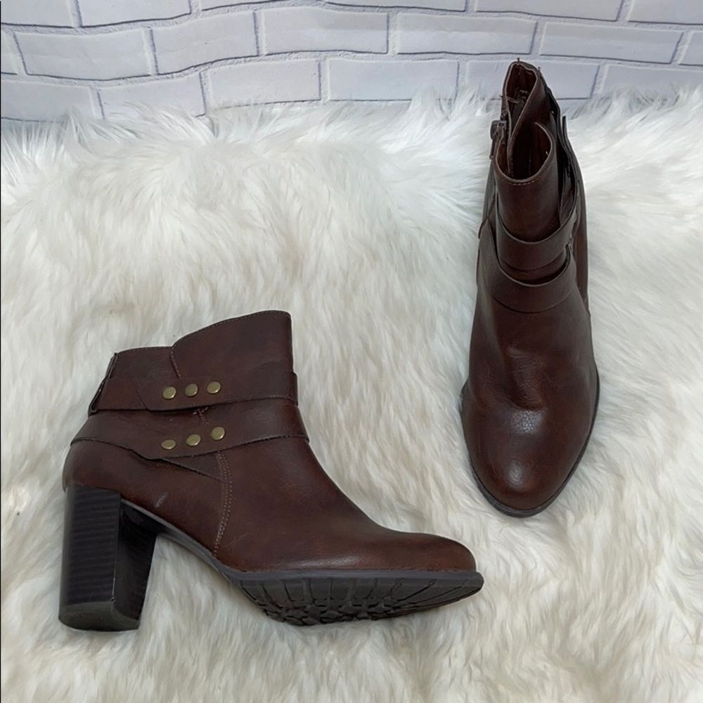 Jaclyn Smith Alicia Brown Vegan Leather Boots Sz 9